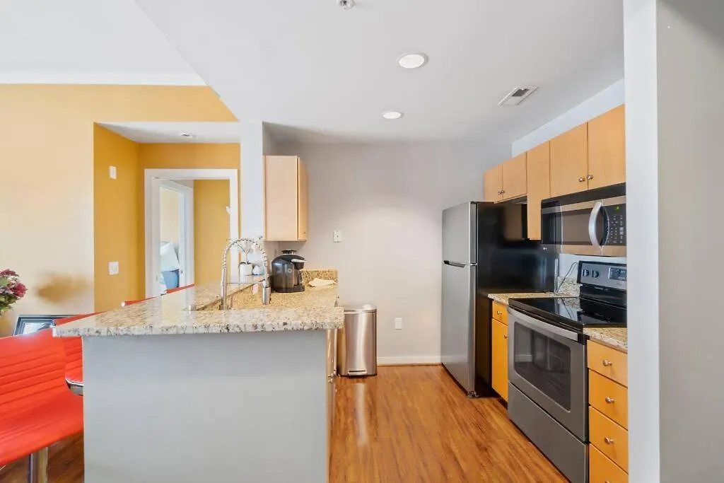 Cozy Condo @ Charlotte Nc! W/Pool- Walk To Uptown Apartamento