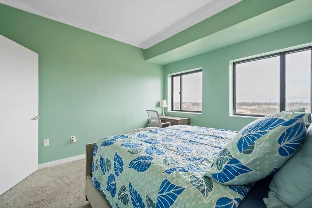 Cozy Condo @ Charlotte Nc! W/Pool- Walk To Uptown USA