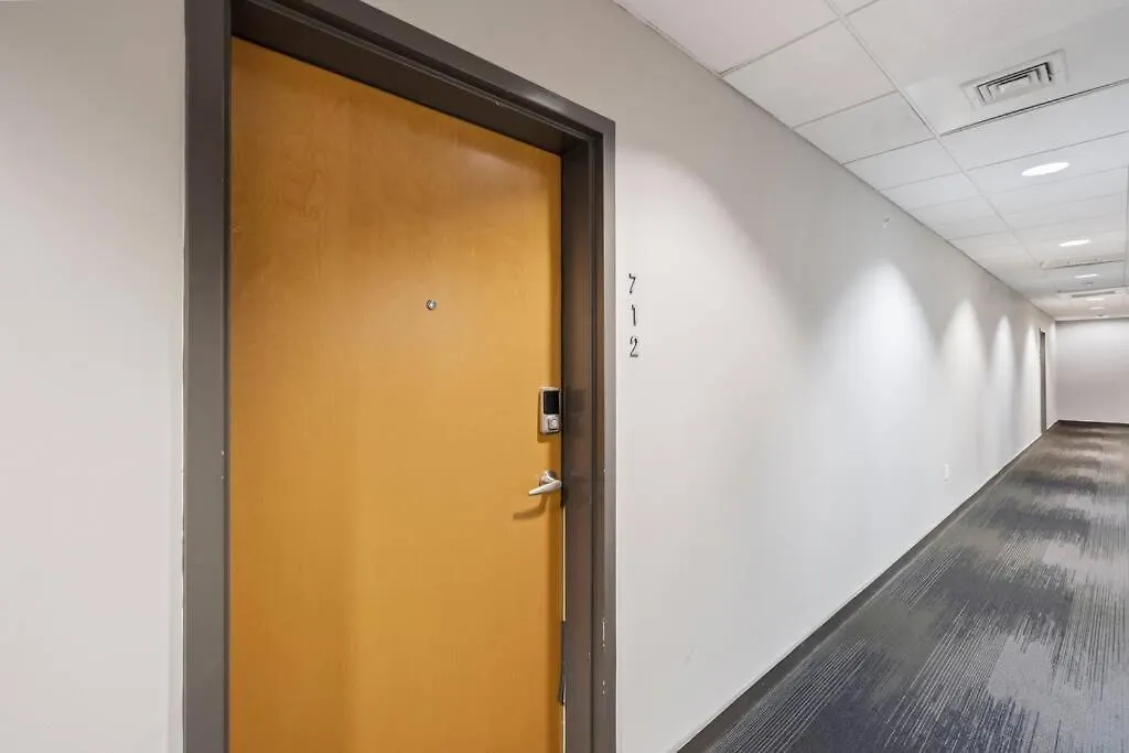 Cozy Condo @ Charlotte Nc! W/Pool- Walk To Uptown 0*,  USA