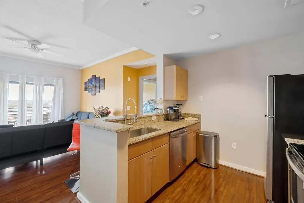 Cozy Condo @ Charlotte Nc! W/Pool- Walk To Uptown USA
