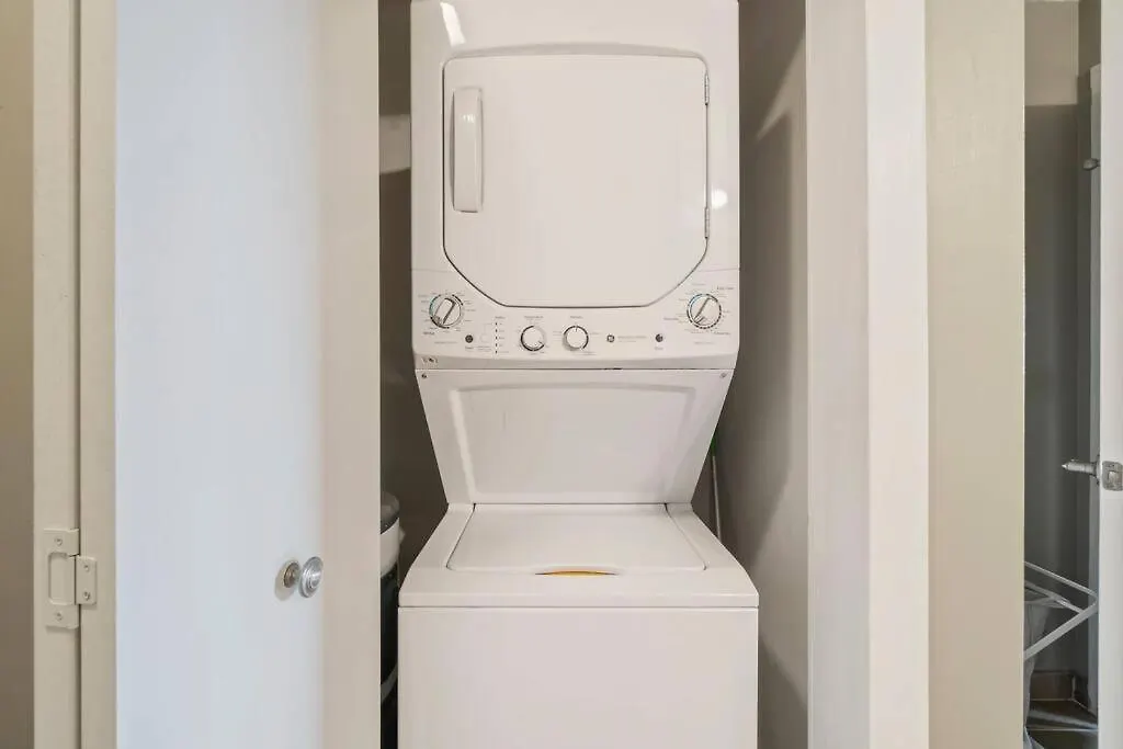 Cozy Condo @ Charlotte Nc! W/Pool- Walk To Uptown